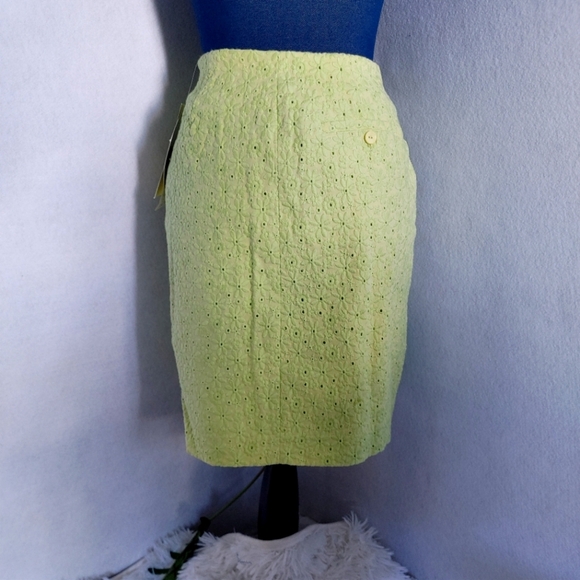 Denim & Co Larkspur Lime Floral Textured Skirt - Picture 6 of 8